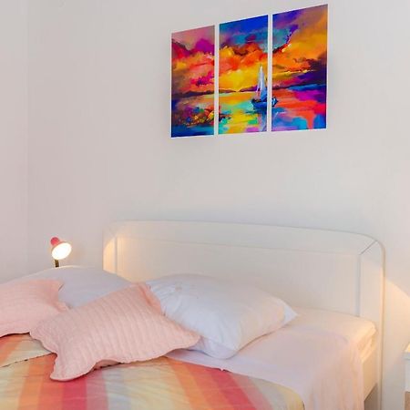 Apartment And Rooms Ema Vodice Bagian luar foto
