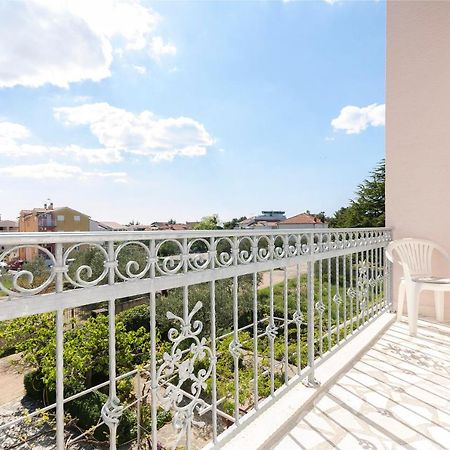 Apartment And Rooms Ema Vodice Bagian luar foto