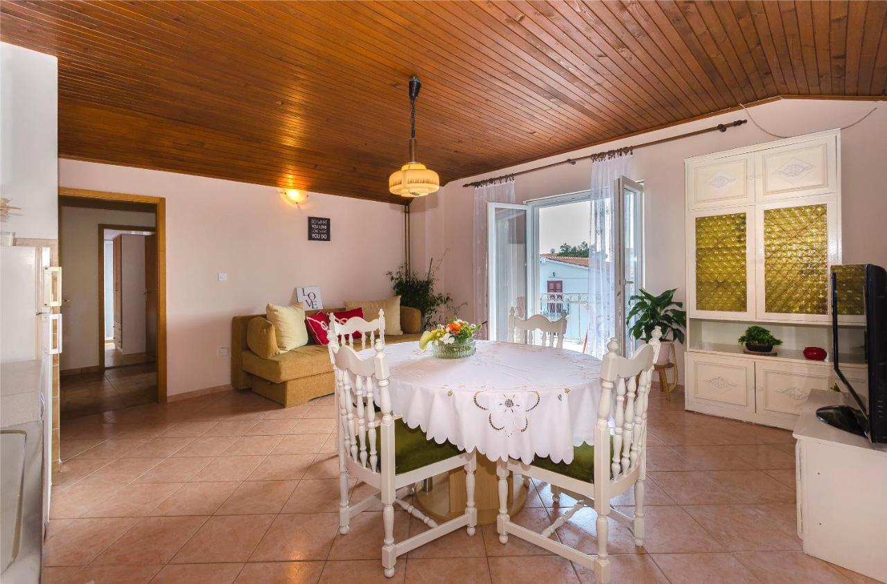 Apartment And Rooms Ema Vodice Bagian luar foto