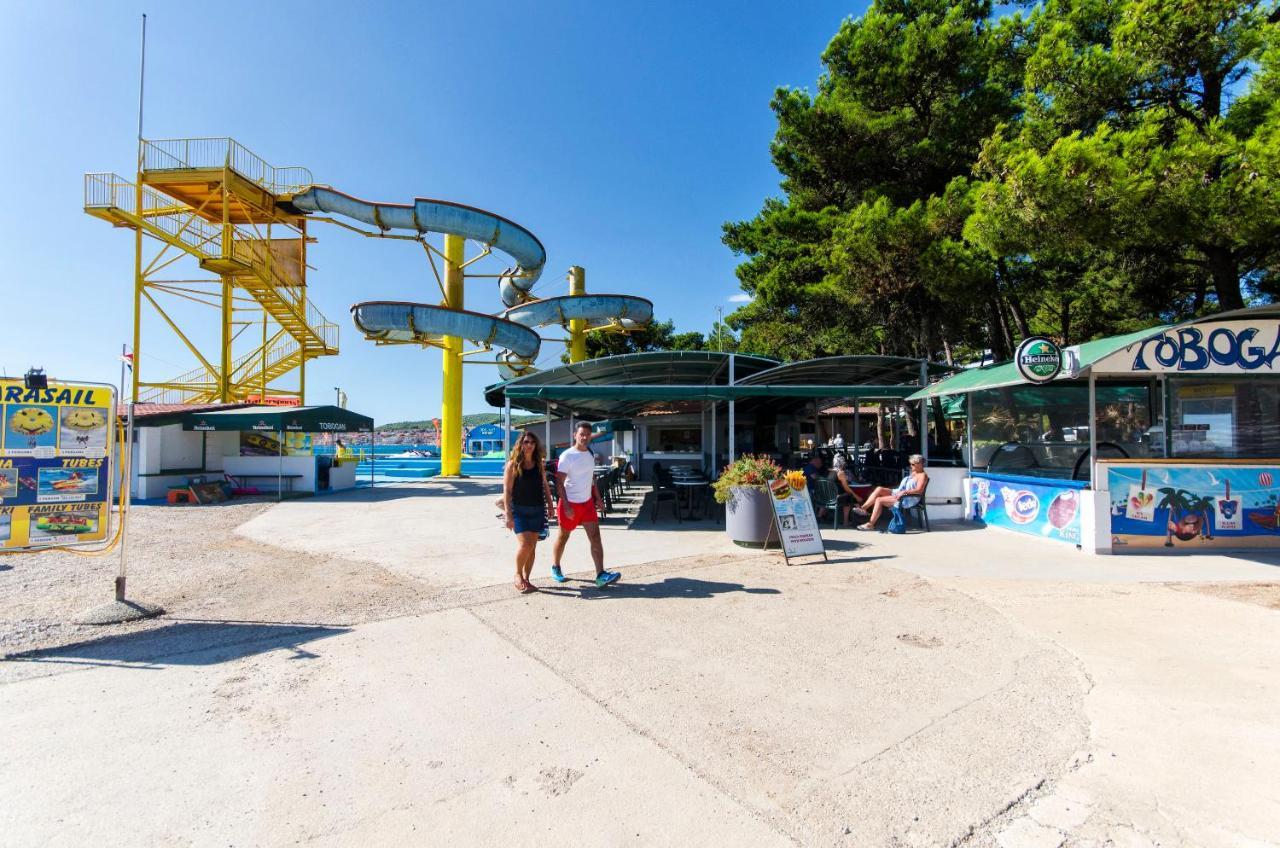 Apartment And Rooms Ema Vodice Bagian luar foto