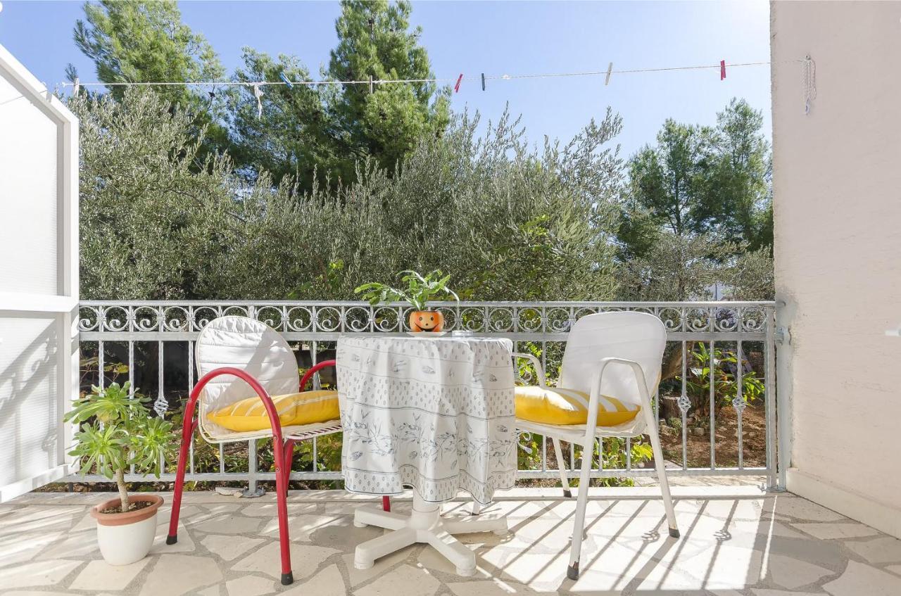 Apartment And Rooms Ema Vodice Bagian luar foto