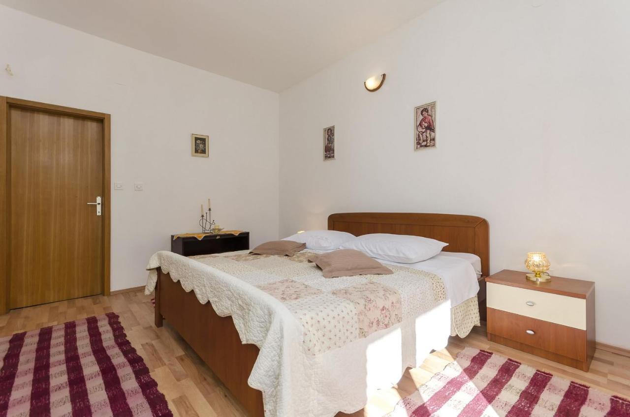 Apartment And Rooms Ema Vodice Bagian luar foto
