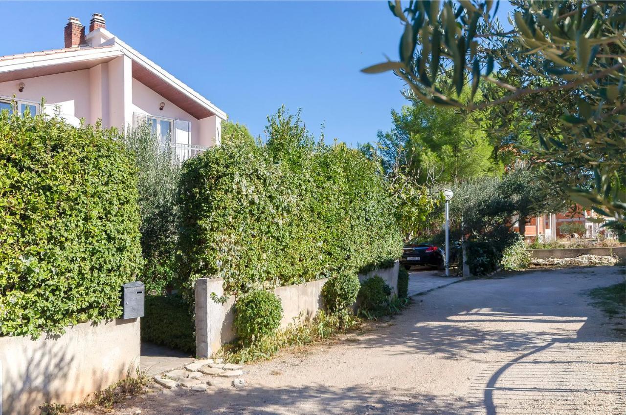 Apartment And Rooms Ema Vodice Bagian luar foto