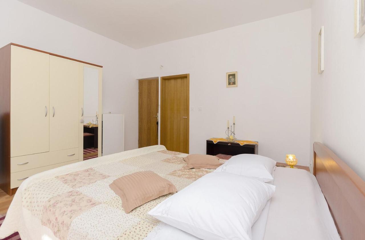 Apartment And Rooms Ema Vodice Bagian luar foto