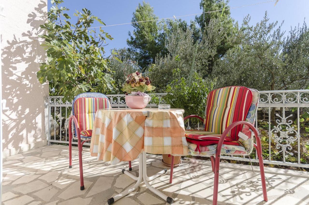 Apartment And Rooms Ema Vodice Bagian luar foto