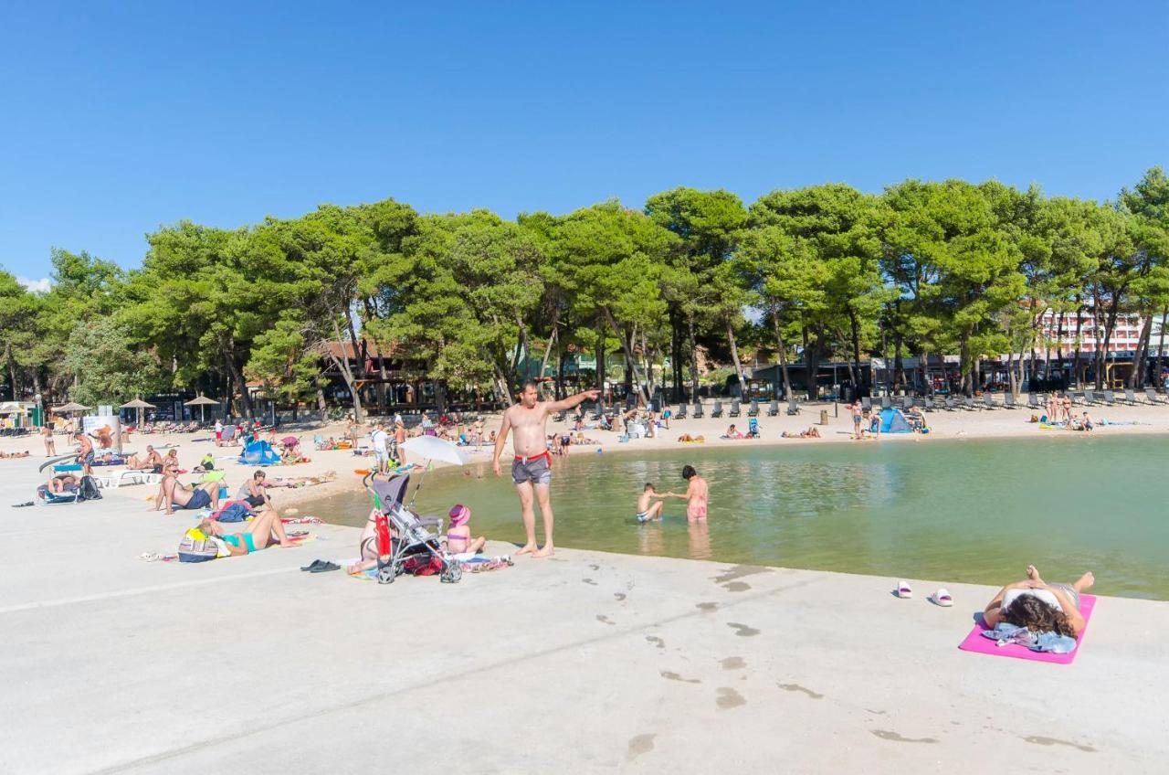 Apartment And Rooms Ema Vodice Bagian luar foto